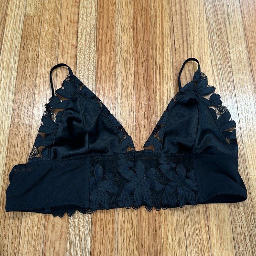 Victoria’s Secret sexy bralette size large